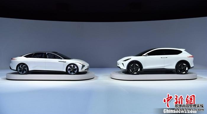 IM智己品牌的两款全新量产定型车——智能纯电轿车和智能纯电SUV